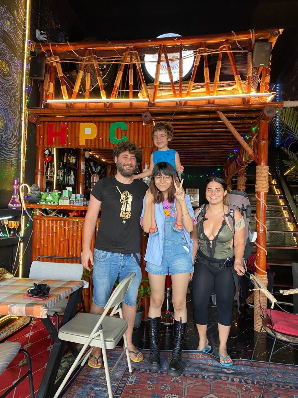 Happiness Community Wake & Bake Hostel - Rooftop Bar & Bistro Pattaya Eksteriør bilde